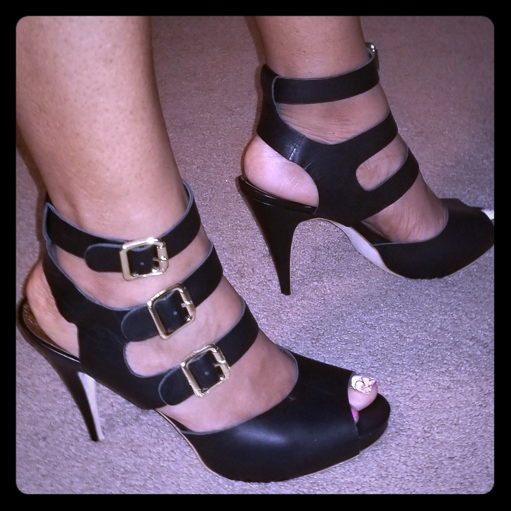 Cynthia Vincent Black Sandal